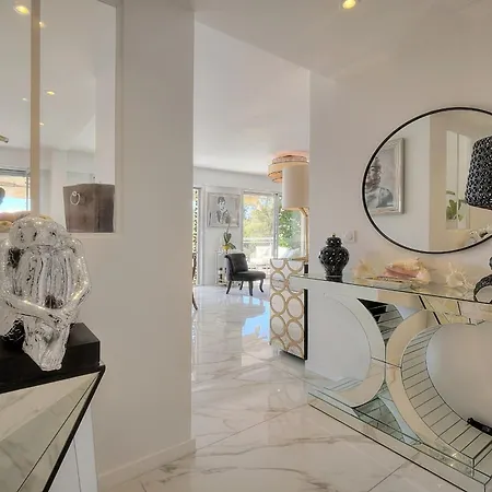 Somptuous 2 Bedroom Fully Renovated With Panoramic Sea View Cannes