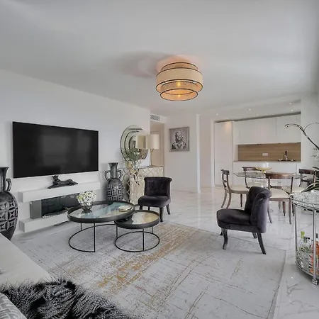 Somptuous 2 Bedroom Fully Renovated With Panoramic Sea View