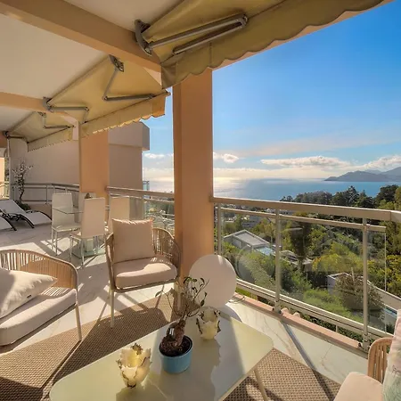 Somptuous 2 Bedroom Fully Renovated With Panoramic Sea View
