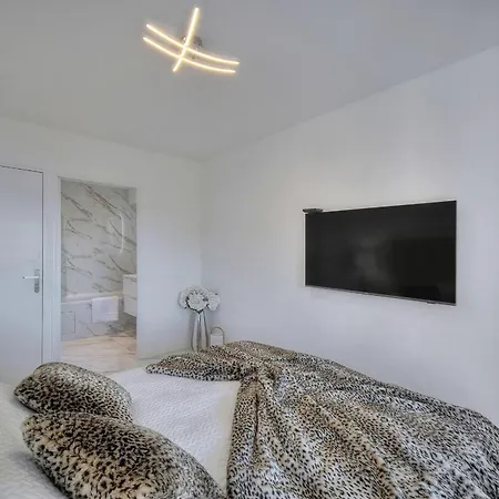 Apartment Somptuous 2 Bedroom Fully Renovated With Panoramic Sea View