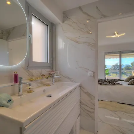 Somptuous 2 Bedroom Fully Renovated With Panoramic Sea View Apartment *