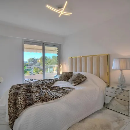 Somptuous 2 Bedroom Fully Renovated With Panoramic Sea View Apartment