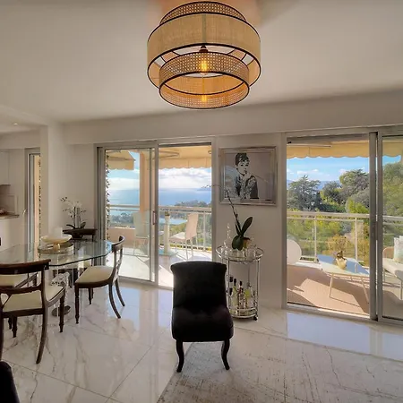 Somptuous 2 Bedroom Fully Renovated With Panoramic Sea View